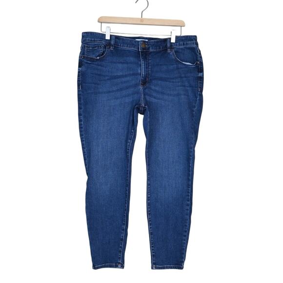 Lane Bryant Women's 20 Plus Signature Midrise Skinny Jean - Picture 1 of 10